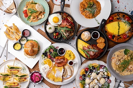 Multitudes de plats « fait maison » disposés sur une table