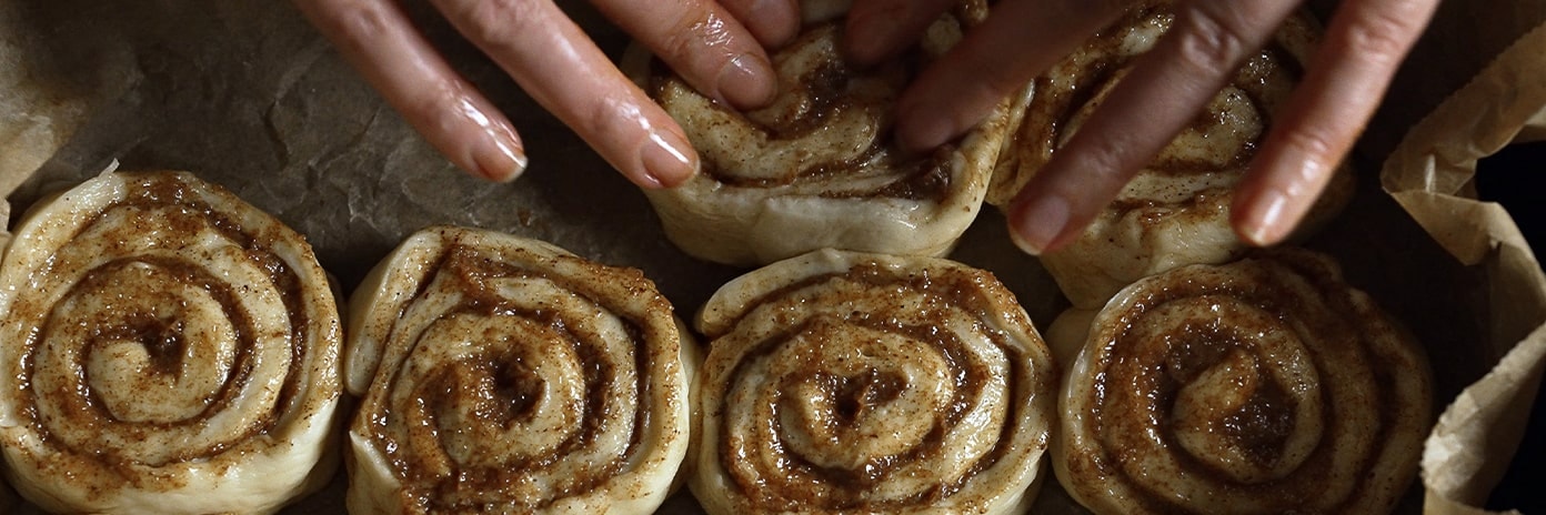 Réalisation de viennoiseries à la main