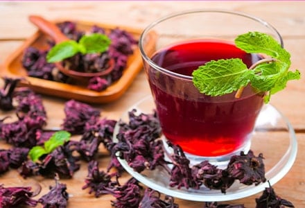 Tisane à base d'hibiscus et de menthe