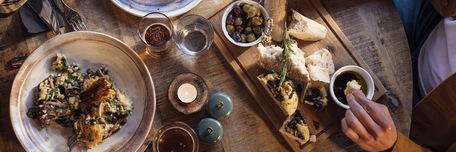 Plats originaux sur une table de restaurant