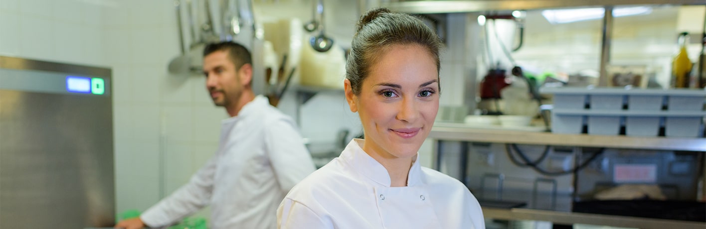 Femme chef en restauration