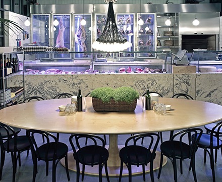 Une jolie salle de restaurant