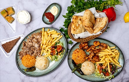 Assiettes de kebab à consommer sur place