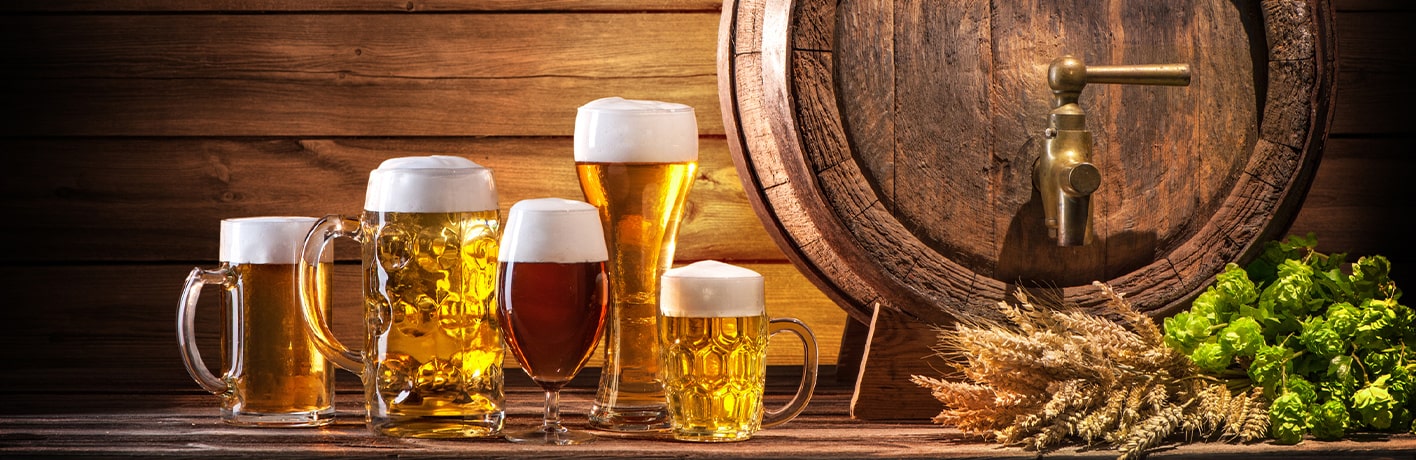 Chopes et tonneau de bière