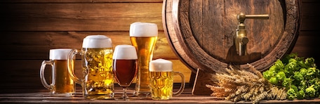 Chopes et tonneau de bière