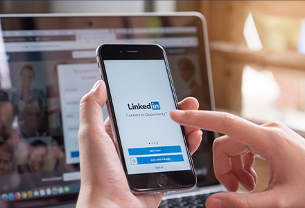 Page de connexion à LinkedIn sur un mobile