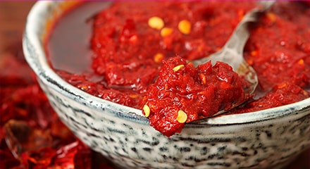 Bol de sauce harissa