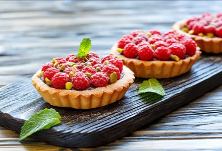 Tartelettes à la framboise et aux pistaches