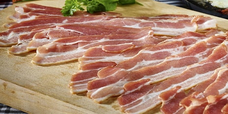 Charcuterie pour burger en gros plan