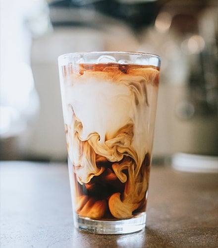 Café brew froid dans un verre