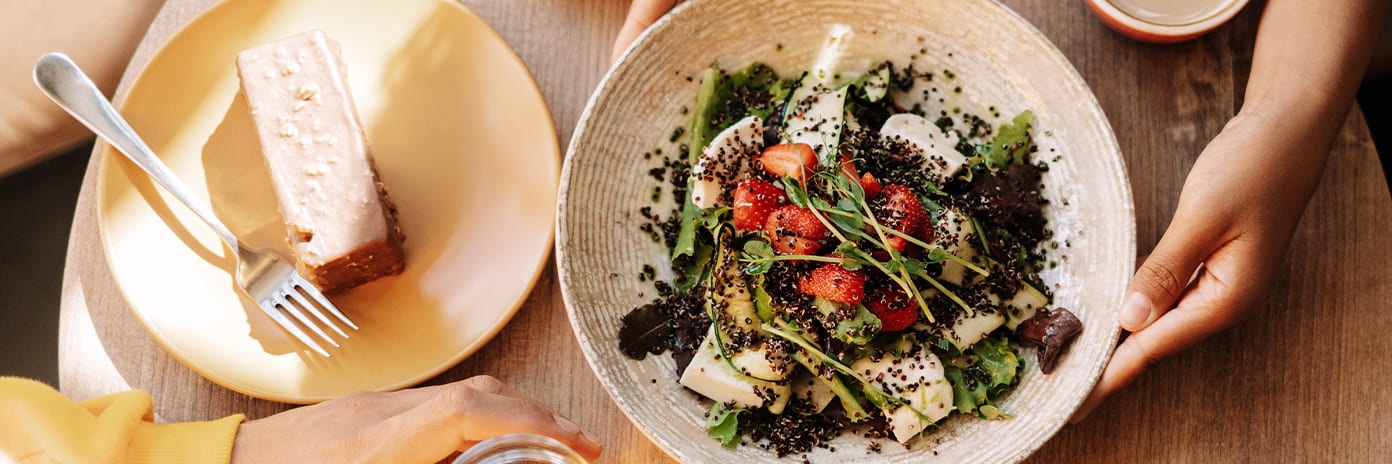 Déjeuner végétalien dans un restaurant