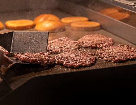 Smash steak sur une plaque