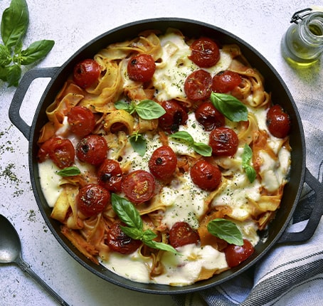 Casserole de pâtes aux tomates et fromage mozzarella