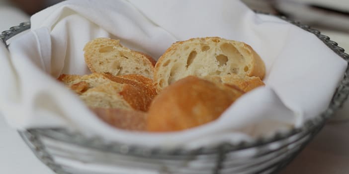 Panière avec du pain