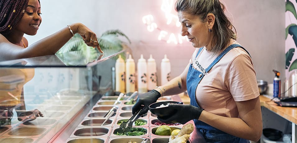 Préparation d’un poke bowl