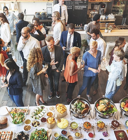 Déjeuner d'affaire sous forme de buffet dans un restaurant