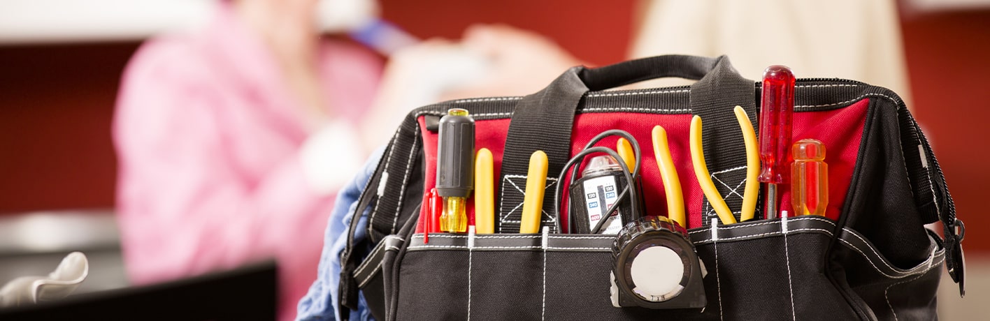 Sac avec des outils de bricolage