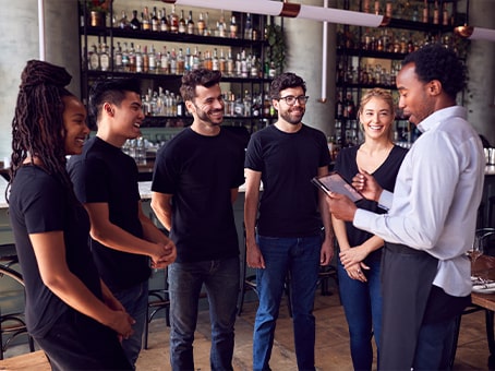 Réunion d'équipe dans un restaurant