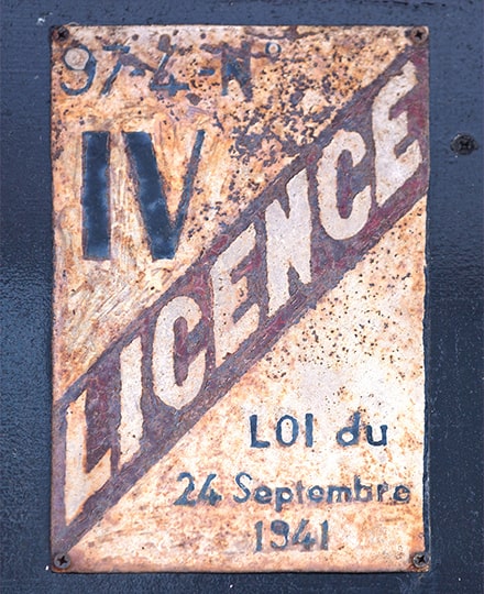 Plaque Licence IV usée