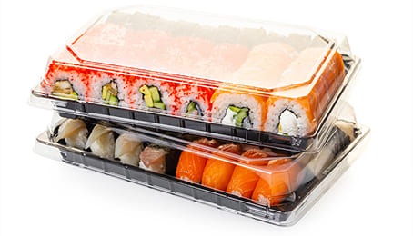 Sushis emballés pour la vente à emporter