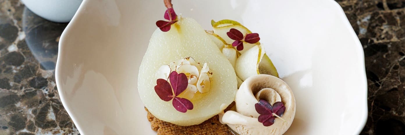 Recette de chef - Poire Louise bonne pochée, noisette et yuzu - Claire Santos Lopes – 2026