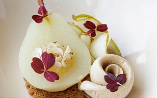 Recette de chef - Poire Louise bonne pochée, noisette et yuzu - Claire Santos Lopes – 2026