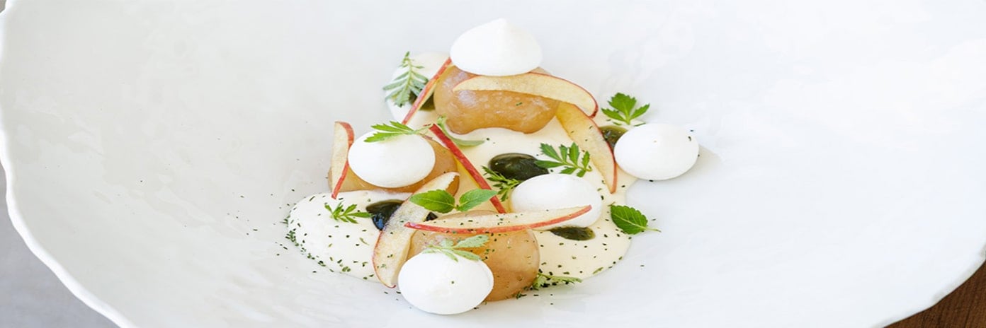 Recette de chef – Pomme confite, caramel de foin – Coline Faulquier