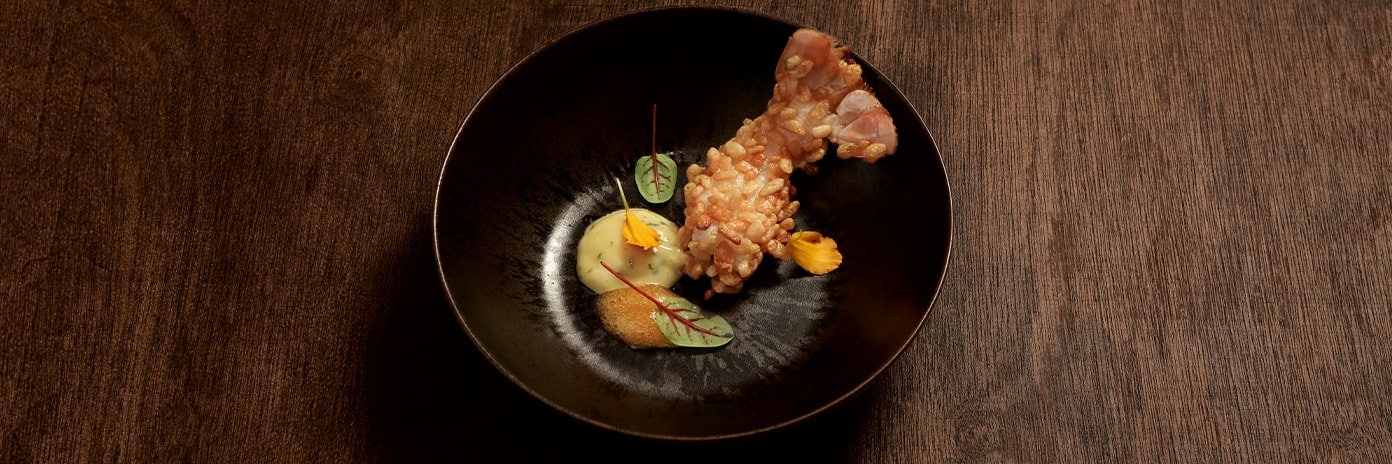 Recette de chef - Langoustine panée au riz soufflé, mayonnaise au cerfeuil, jus de carottes acidulées