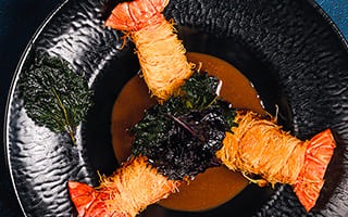 Recette de chef - Langoustines en kadaïf, mille-feuille de shiso, chou rave