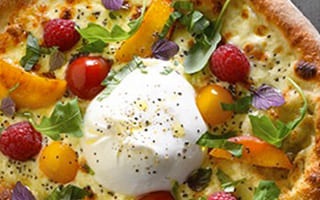 Recette de chef - Pizza burrata pêche framboise