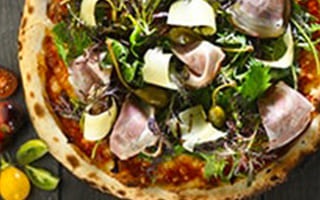 Recette de chef - Pizza pancetta fumée tomme jeunes pousses - Yann Dayer