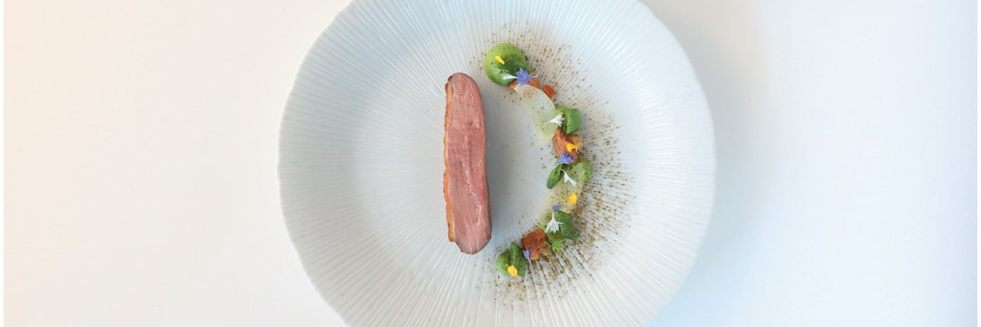 Recette de chef – Filet de canette, girolles, sugar peas, yuzu kosho – Rudy Villien