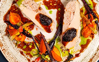 Recette de viande - Volaille farcie aux morilles, mini carottes multicolores