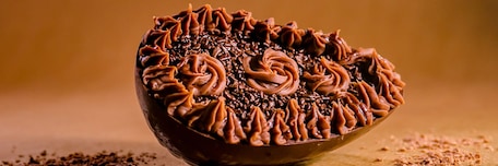 Œuf de Pâques en chocolat créé par un chocolatier