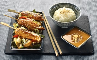 Recette de Chef - Brochette de poulet saté & riz gluant