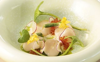 Recette de chef - Yoshiaki Ito - Carpaccio de St-Jacques avec émulsion Yuzu Kosho