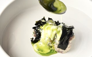 Recette de Chef - Thon mariné, sauce au boursin et à l'ail noir