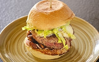 Recettes de chefs - Hambourgeau aux rilllons et bun de pommes de terre