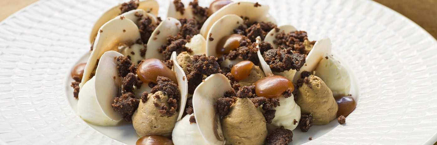 Recette de chef - Crumble cacao, chocolat blanc, café - Nicolas Brousse