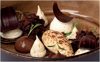 Recette de Chef - Joconde cacao/café, ganache montée et rose des sables