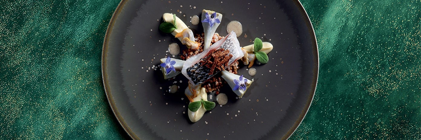 Recette de chef – Bar de ligne, artichaut, sarrasin, coquillages – Rodolphe Regnault