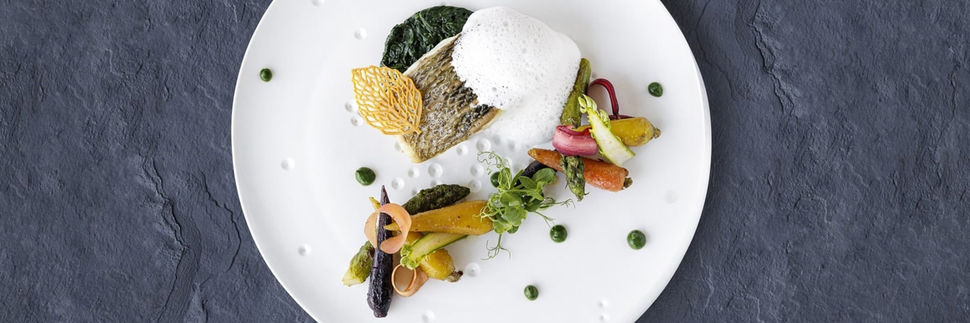 Recette de chef – Bar écumé de lard et légumes d’été - Denise Hoquet