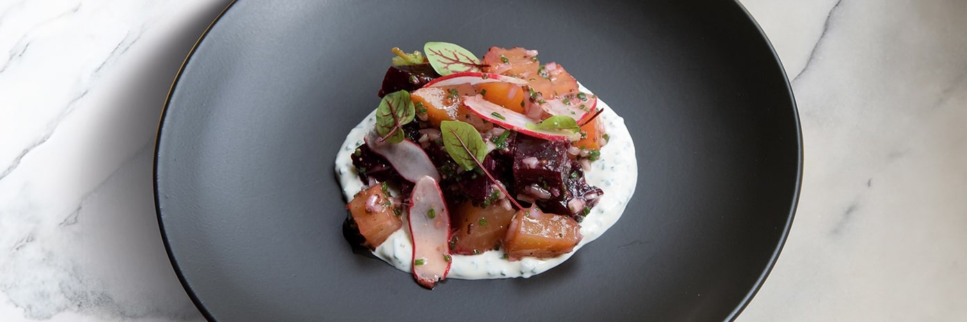 Recette de chef - Salade de betterave, saumon gravlax, fromage frais de vache de Amar Challal
