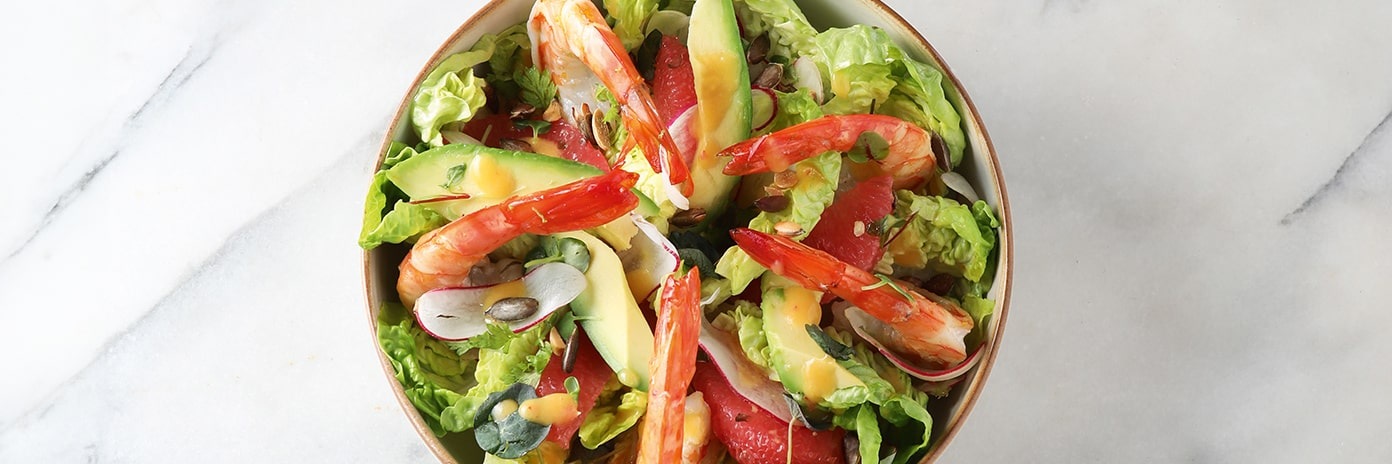 Recette de chef - Salade de laitue, crevettes au piment d’Espelette, segments, pamplemousse, avocat, copeaux radis de Amar Challal