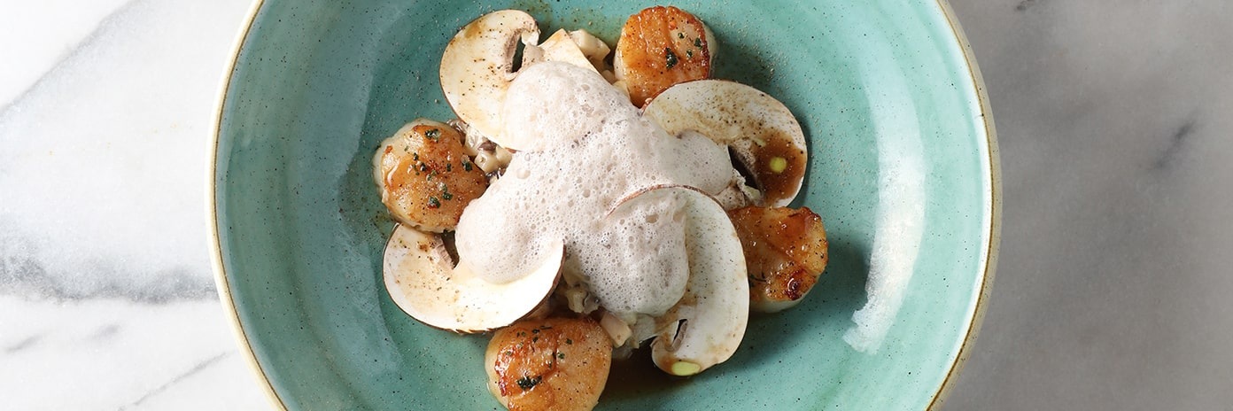 Recette de chef - Noix de Saint Jacques rôties, célerisotto, champignons de Amar Challal