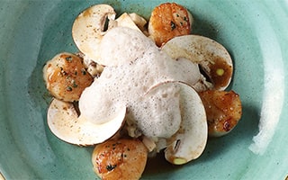 Recette de chef - Noix de Saint Jacques rôties, célerisotto, champignons de Amar Challal