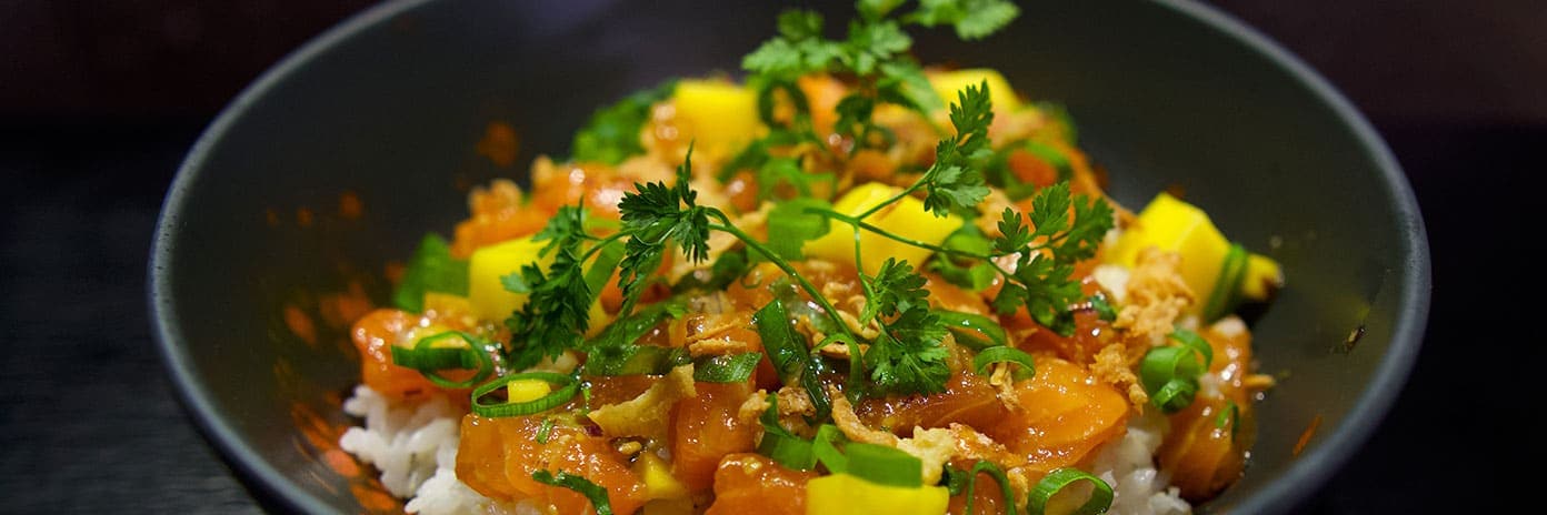 Recette de chef - Plat du jour - Poké saumon mango | METRO