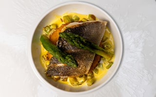 Recette de chef - Risotto croustillant, bar rôtie et sauce safran - Alex Cook