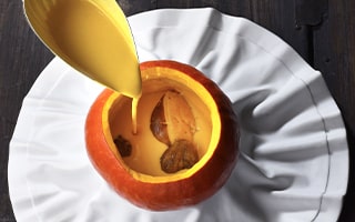 Recette de Chef - Velouté de potimarron, foie gras poêlé et châtaignes