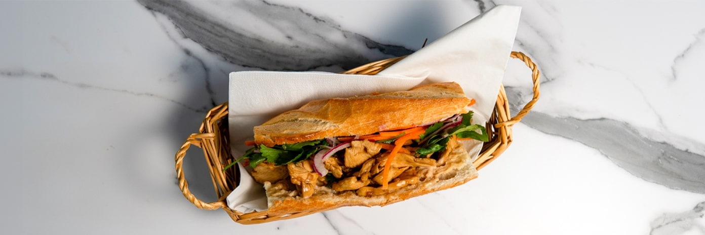 Recette de chef - Banh Mi au poulet mariné et pickles - Alex Cook